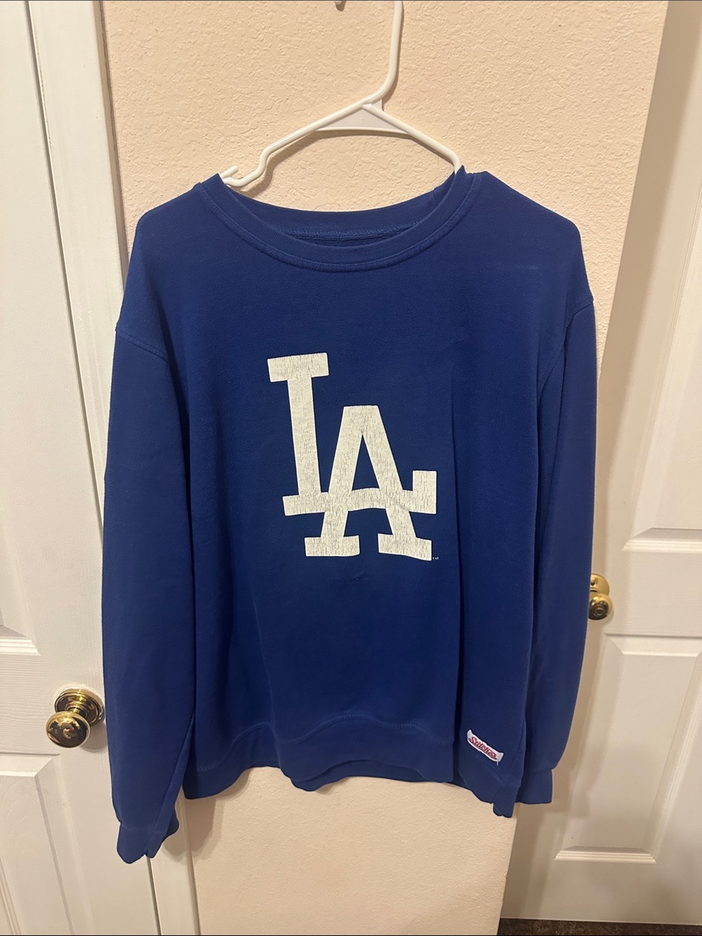 Men's Large Los Angeles Dodgers Blue Crewneck Sweatshirt with White LA Logo.